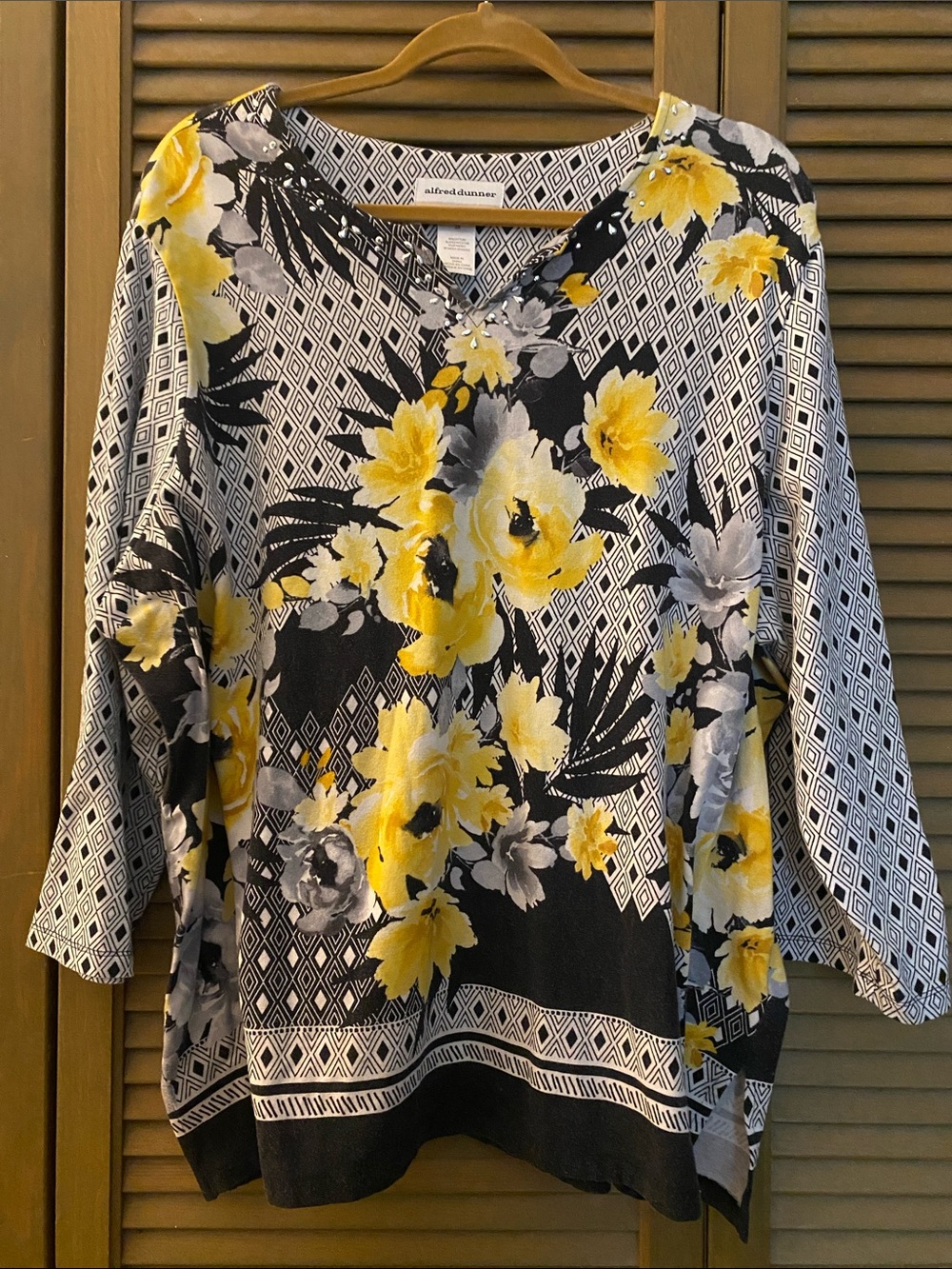 Alfred Dunner Black, Yellow & Gray Floral V-Neck Blouse